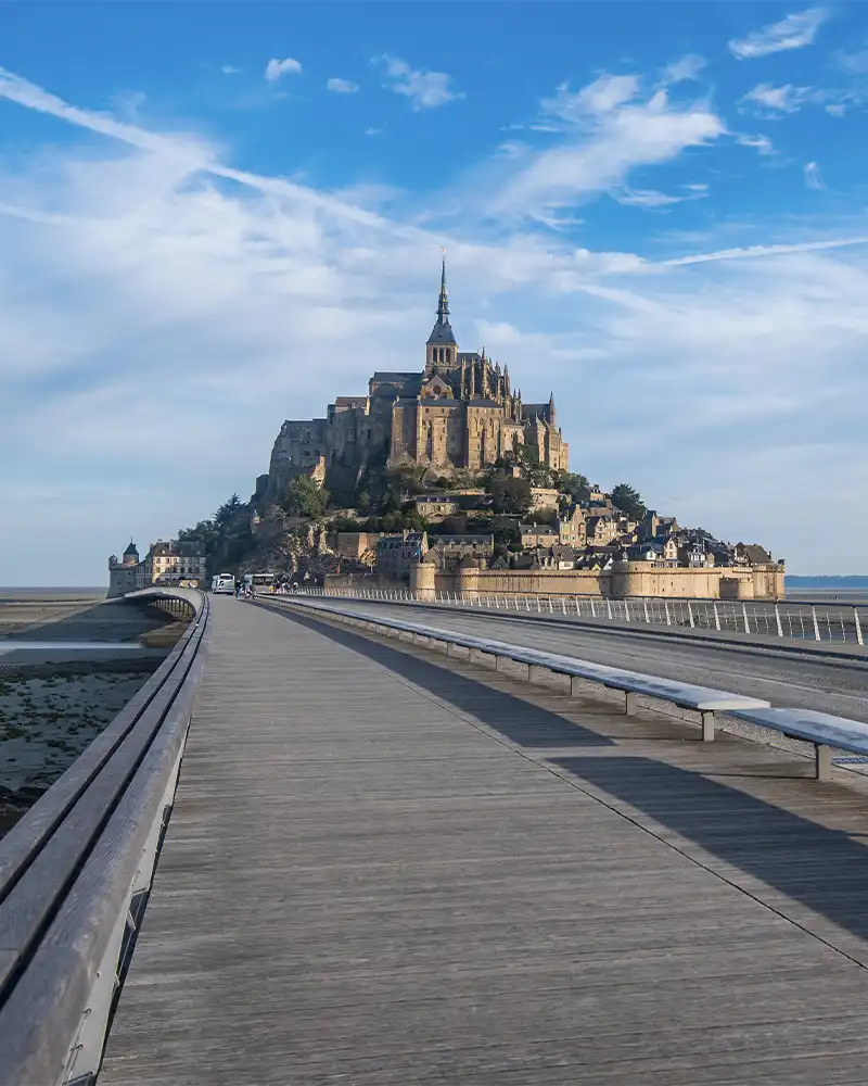 Only access road to Mont Saint Michael. Access is restricted, it can only be accessed by bus, horse carriage and vehicles with special permission for supply and cleaning.